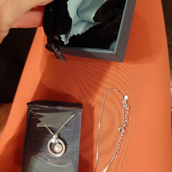 New in box necklace - Picture 2 of 3